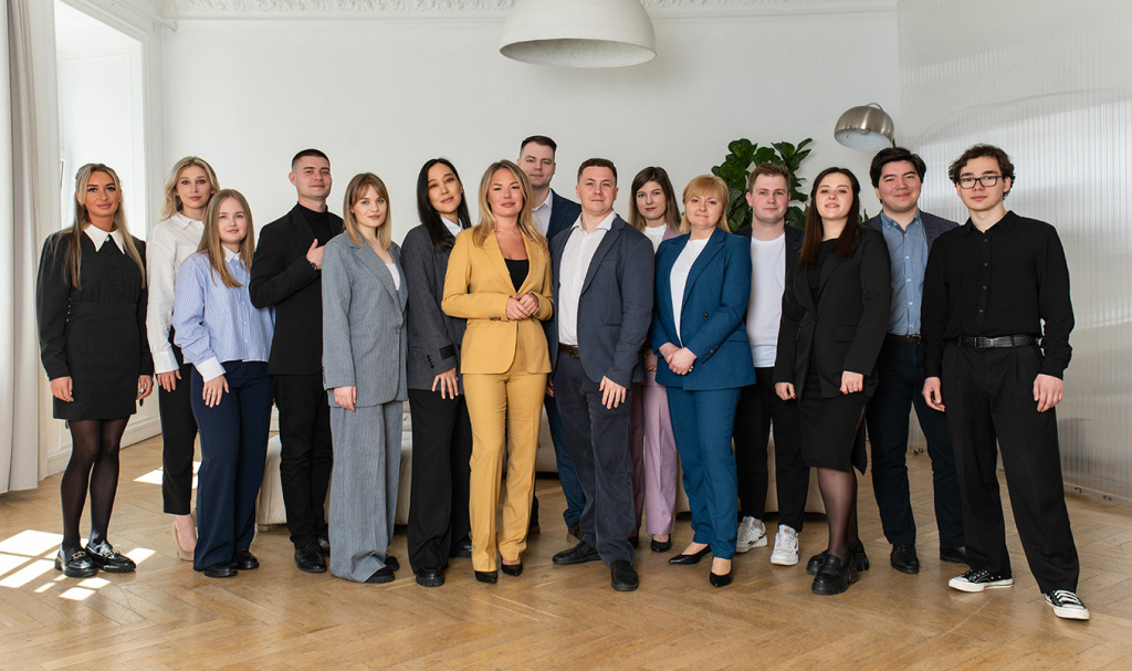 Усі співробітники компанії WorkWise